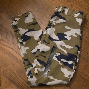 NWT Banana Republic Hayden Camo Pant
